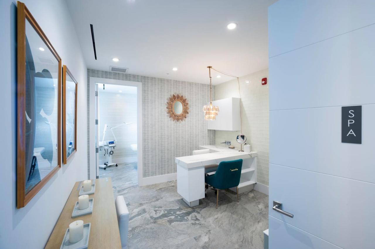Rum Point Club Residences Driftwood Village Екстер'єр фото