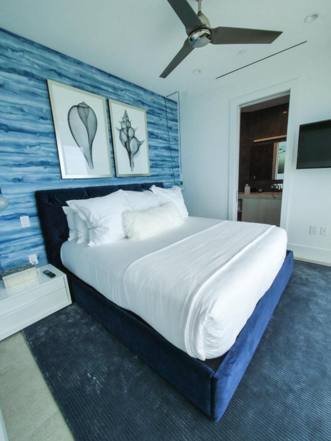 Rum Point Club Residences Driftwood Village Екстер'єр фото
