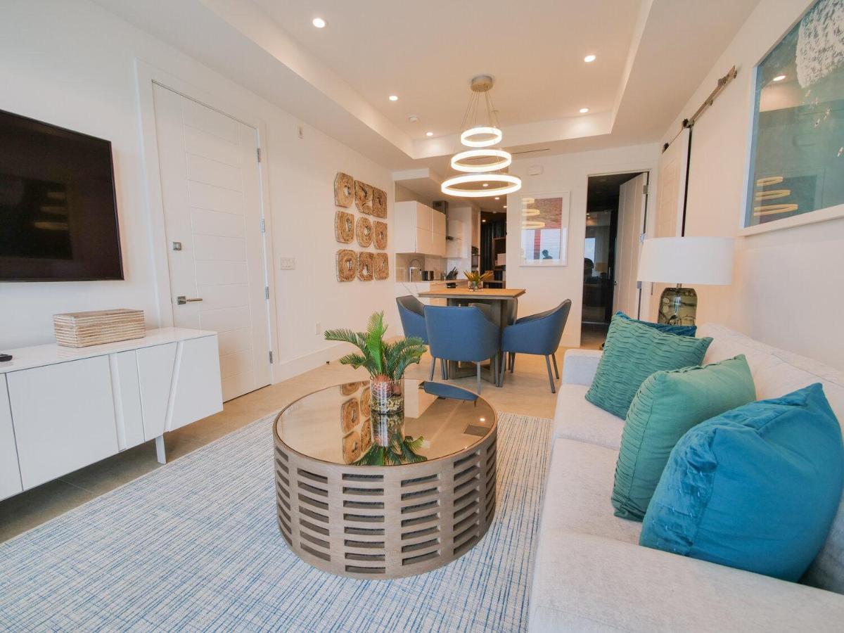 Rum Point Club Residences Driftwood Village Екстер'єр фото