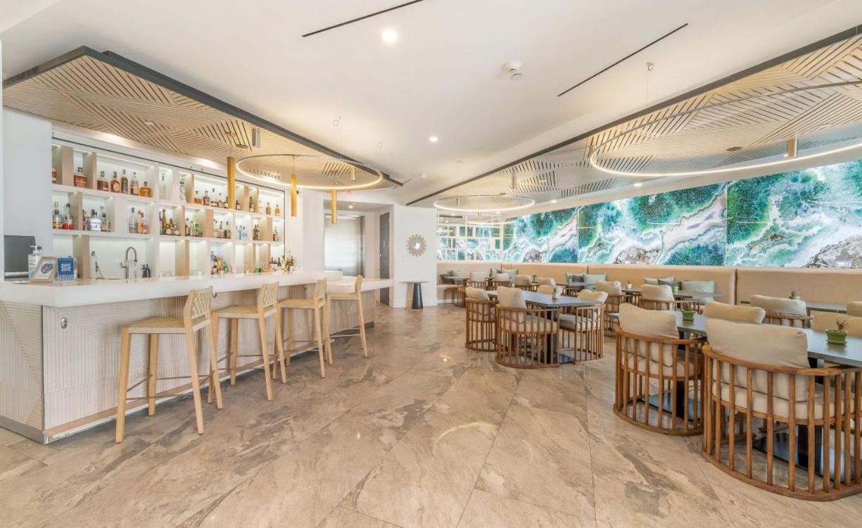 Rum Point Club Residences Driftwood Village Екстер'єр фото