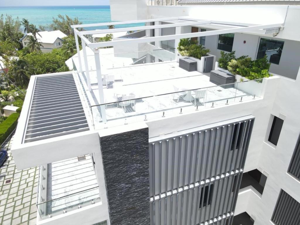 Rum Point Club Residences Driftwood Village Екстер'єр фото